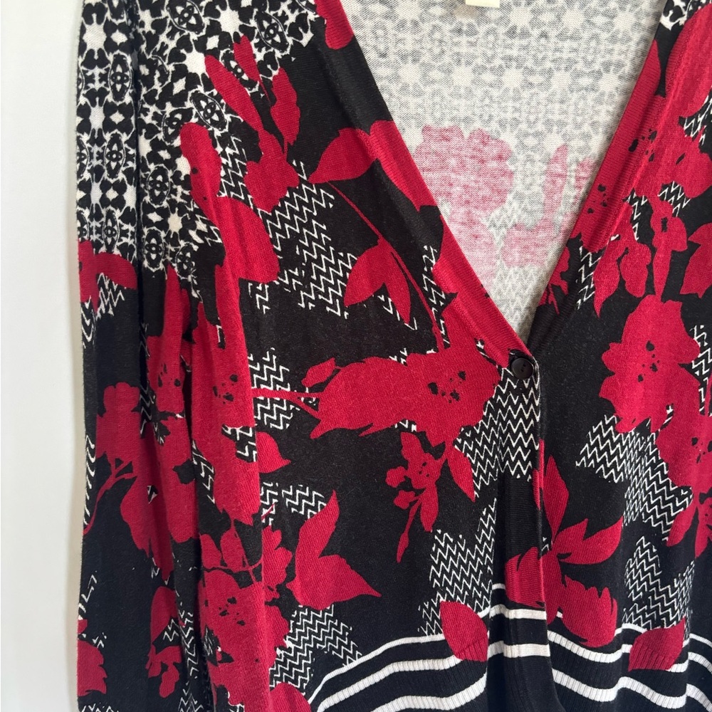 Chico’s Floral Red Black White sweater Cardigan 2 - Picture 5 of 7